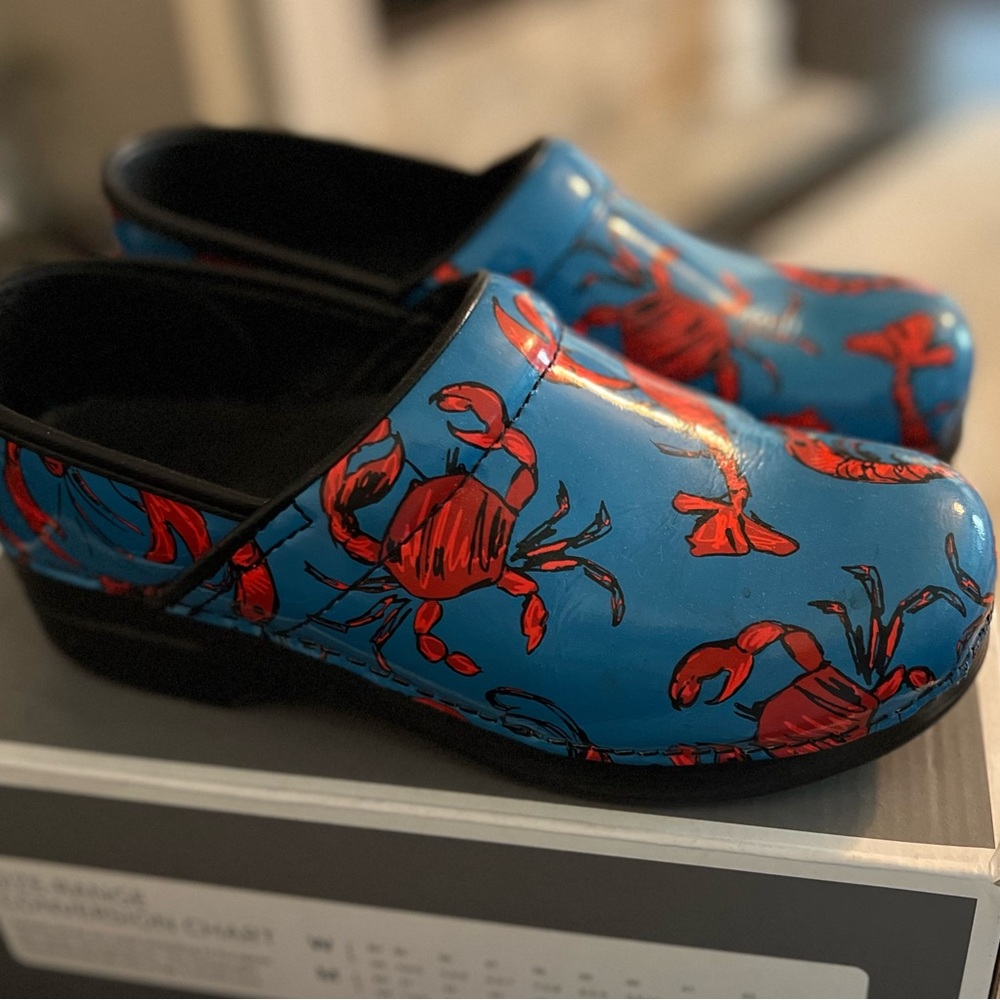Limited edition Dansko clogs size 39 fits US 8.5-9 crawfish, crab, shrimp print